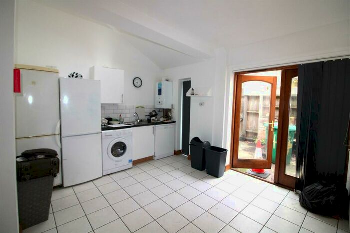 4 Bedroom House To Rent In Church Grove, Nottingham, NG7