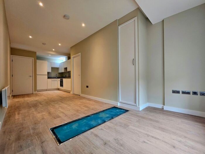 4 Bedroom Flat To Rent In Fortis Green, London, N2