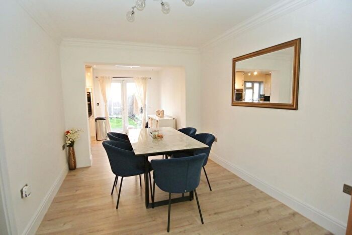 3 Bedroom Property For Sale In Stanwell Gardens, Stanwell, Staines-Upon-Thames, TW19