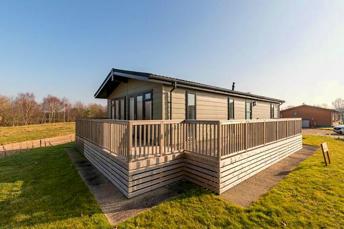 2 Bedroom Detached Bungalow For Sale In Butterwick Road, Messingham, Scunthorpe, DN17