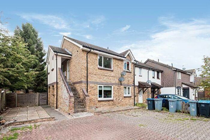 Apartment To Rent In Strathmore Close, Carterton, OX18