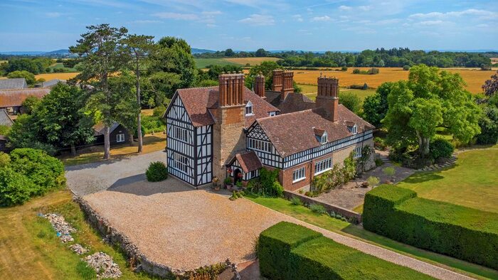 6 Bedroom Semi-Detached House For Sale In Pirton, Worcestershire, WR8