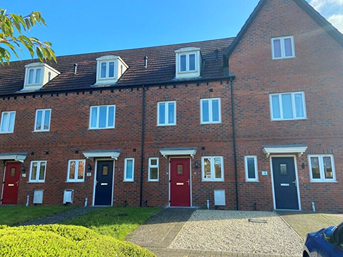3 Bedroom Town House To Rent In Grange Close, Bilton, Rugby, CV22