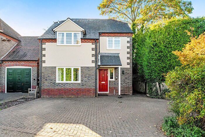 4 Bedroom Detached House For Sale In Woodview Road, Pangbourne, Reading, Berkshire, RG8