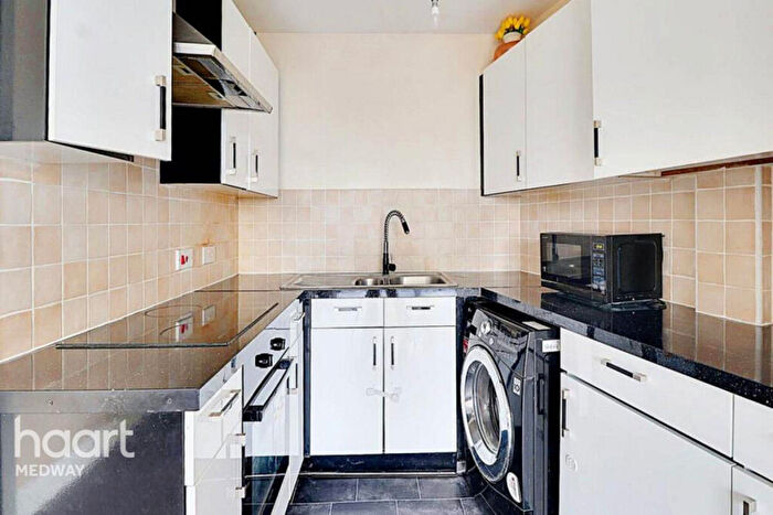 2 Bedroom Apartment To Rent In Admirals Way, Gravesend, DA12