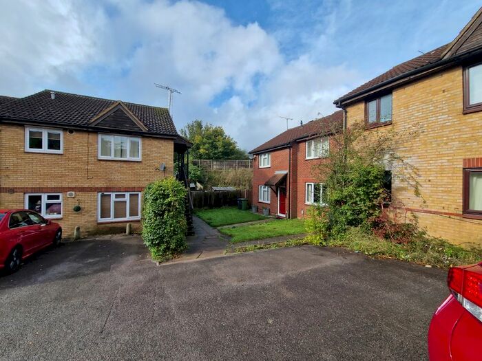 Studio To Rent In Gilderdale, Luton, LU4