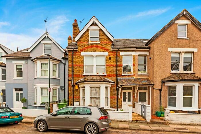 1 Bedroom Flat To Rent In Larkfield Road, Richmond, TW9