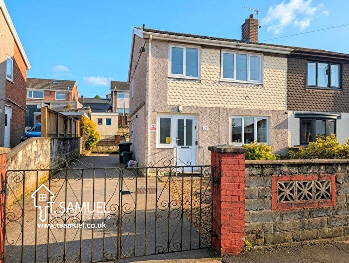 3 Bedroom Semi Detached House For Sale In Laurel Close, Cwmdare, Aberdare, CF44