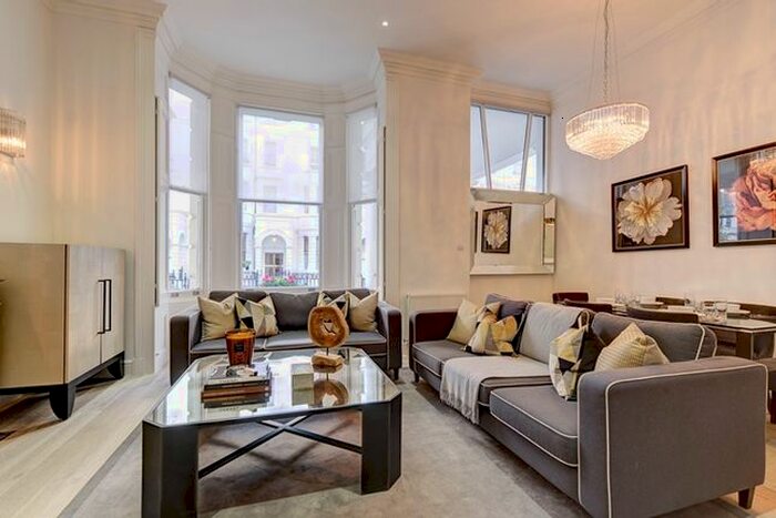4 Bedroom Flat To Rent In Somerset Court, London, W8