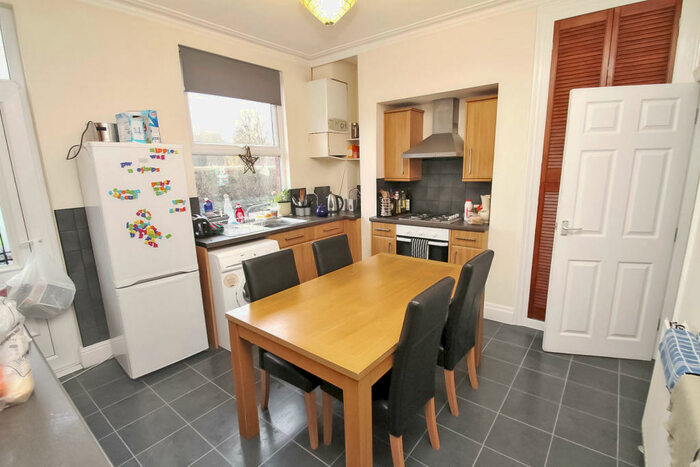5 Bedroom Terraced House To Rent In Graham Grove, Burley, LS4