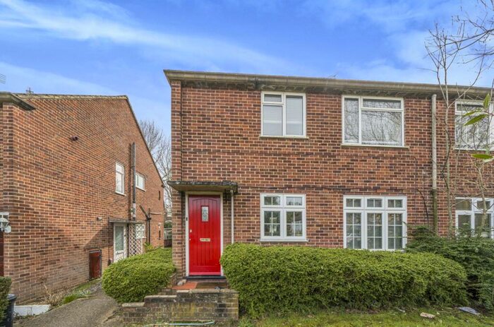 2 Bedroom Maisonette To Rent In Croft Close Chislehurst, BR7