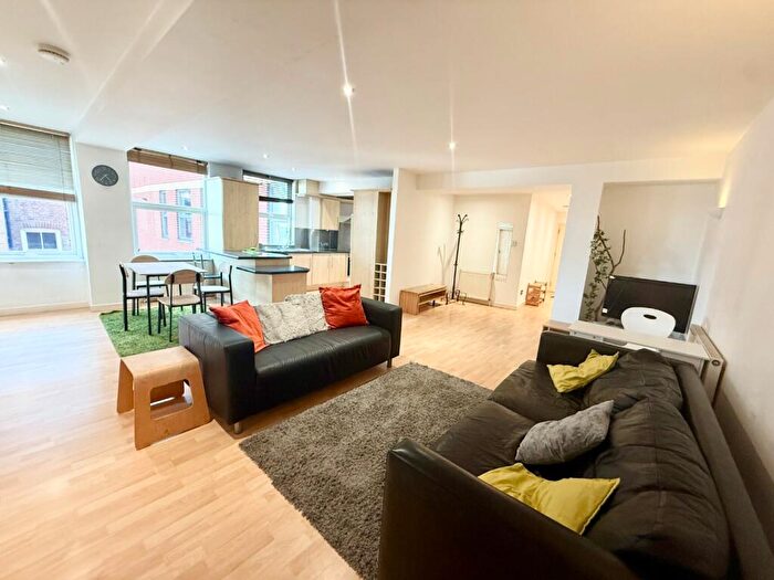 3 Bedroom Apartment To Rent In Barker Gate, Nottingham, NG1