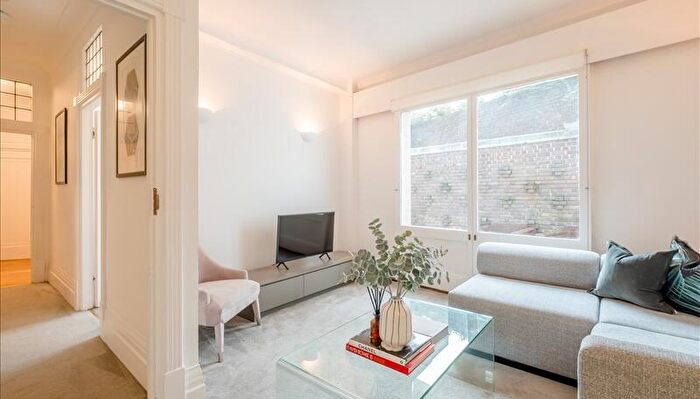 2 Bedroom Apartment To Rent In Strathmore Court Mid Term, NW8