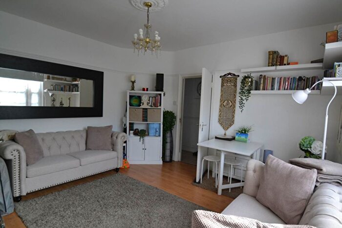3 Bedroom Terraced House For Sale In West Way, London, W12