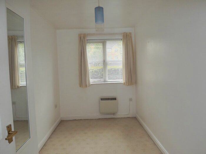 2 Bedroom Flat To Rent In Aspen Grove, Aldershot, GU12