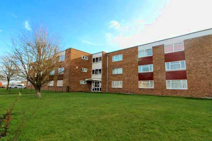 Apartment To Rent In Long Meadow, Aylesbury, HP21