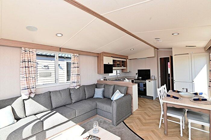 2 Bedroom Caravan For Sale In Llanmadoc, Gower, SA3