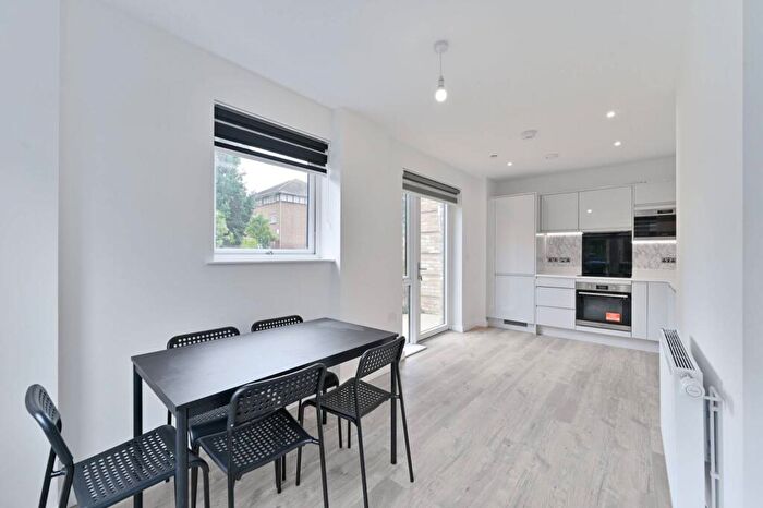 3 Bedroom Maisonette To Rent In Vousden Grove, Thamesmead, SE28