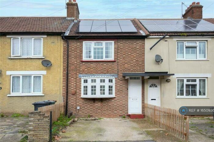 2 Bedroom Flat To Rent In Ascham End, London, E17