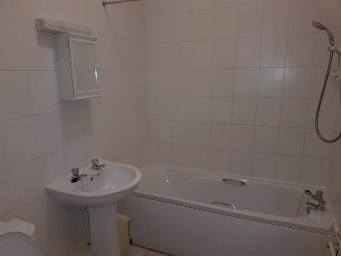 1 Bedroom Flat To Rent In Flat Cysgod Y Lan, Church Street, Llandysul, SA44