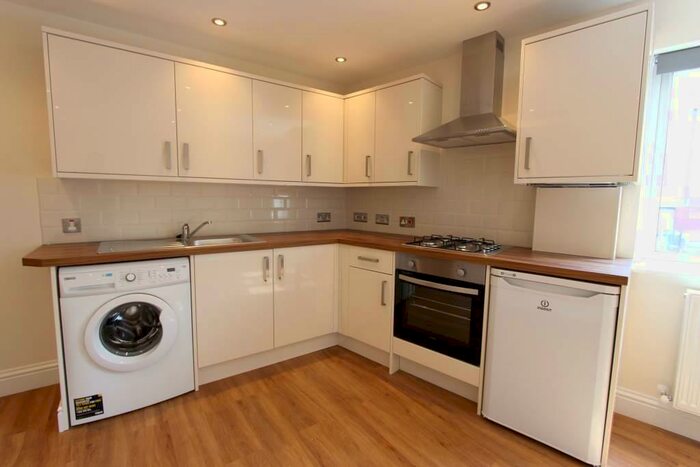 2 Bedroom Apartment To Rent In Chase Side, London, N14