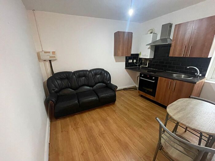 1 Bedroom Flat To Rent In Flat, Canal Road, Leeds, LS12
