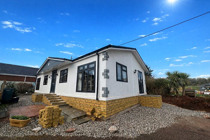 3 Bedroom Park Home For Sale In Totnes Road, Paignton, Devon, TQ4