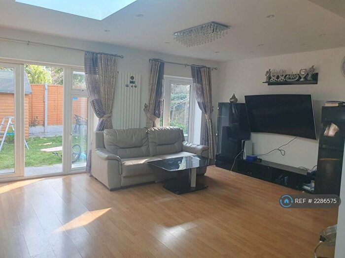 3 Bedroom Terraced House To Rent In Lansbury Avenue, Romford, RM6