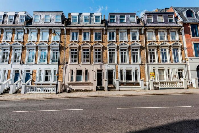 2 Bedroom Flat To Rent In Sheet Street, Windsor, SL4