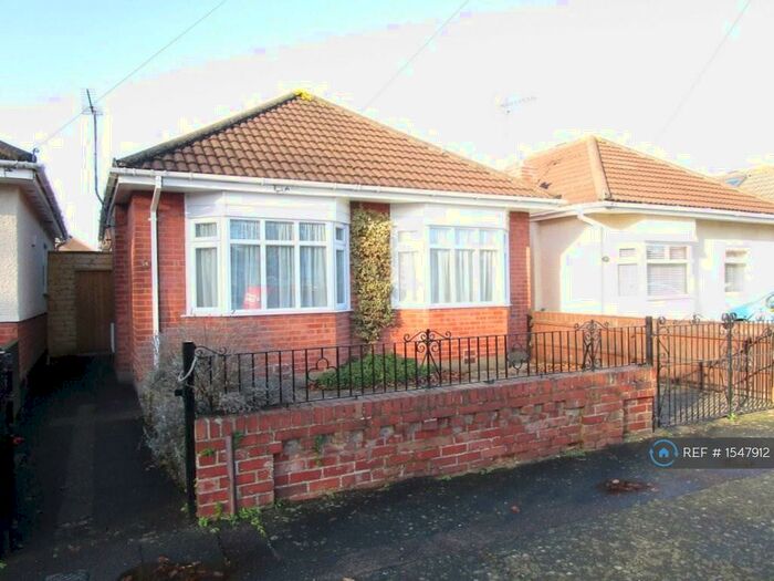 2 Bedroom Bungalow To Rent In Evershot Road, Bournemouth, BH8