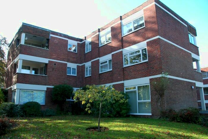 2 Bedroom Flat To Rent In Hipley Court, Warren Road GU1
