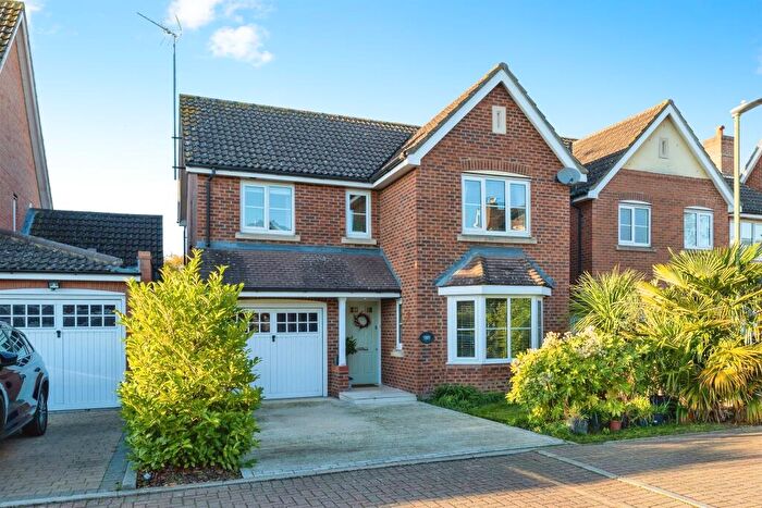 4 Bedroom Detached House For Sale In Bluebell Way, Hatfield, AL10