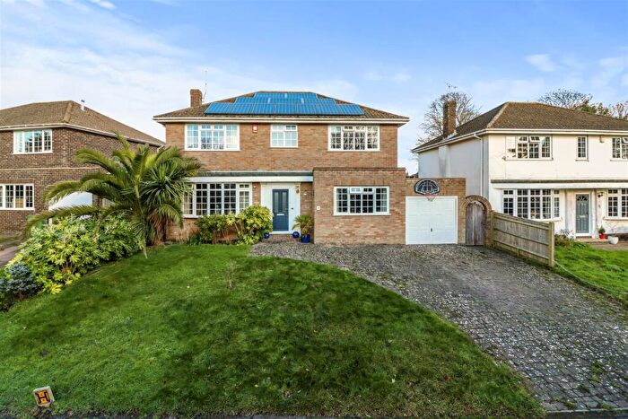4 Bedroom Detached House For Sale In Harison Road, Seaford, BN25