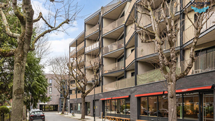 2 Bedroom Flat For Sale In Dockley Road, Bermondsey, London, SE16