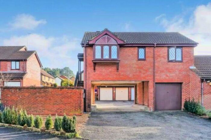 2 Bedroom Flat To Rent In Portesham Way, Poole, BH17