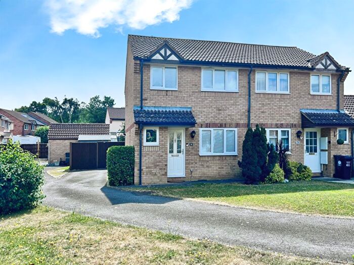 3 Bedroom Semi-Detached House For Sale In Bilberry Grove, Taunton, TA1