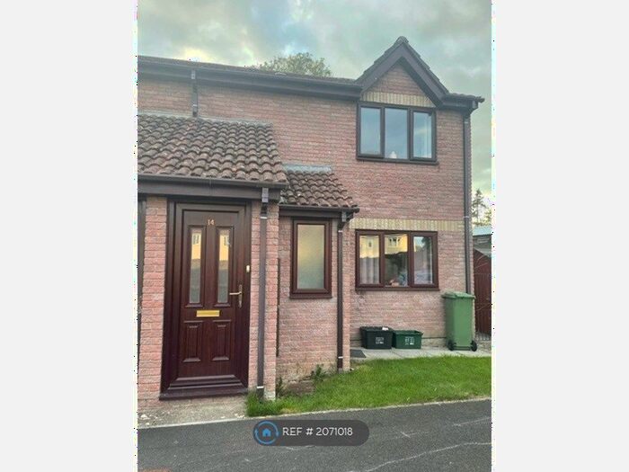 2 Bedroom Flat To Rent In Weavers Court, Frome, BA11