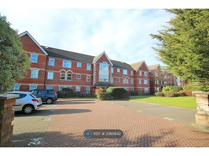 1 Bedroom Flat To Rent In Cobham Close, Enfield, EN1