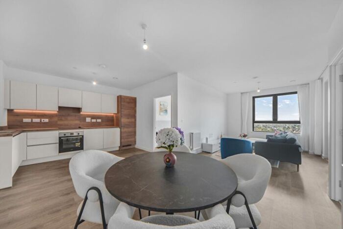 2 Bedroom Apartment To Rent In Ilderton Road London, SE15