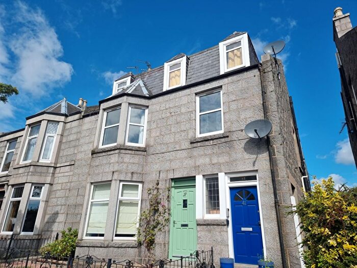 2 Bedroom Flat To Rent In Burnett Place, Aberdeen, AB24