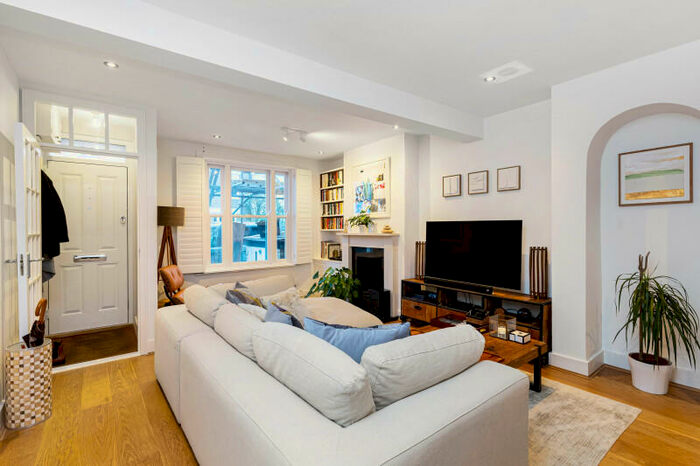 4 Bedroom House To Rent In Thorne Street, Barnes, London, SW13