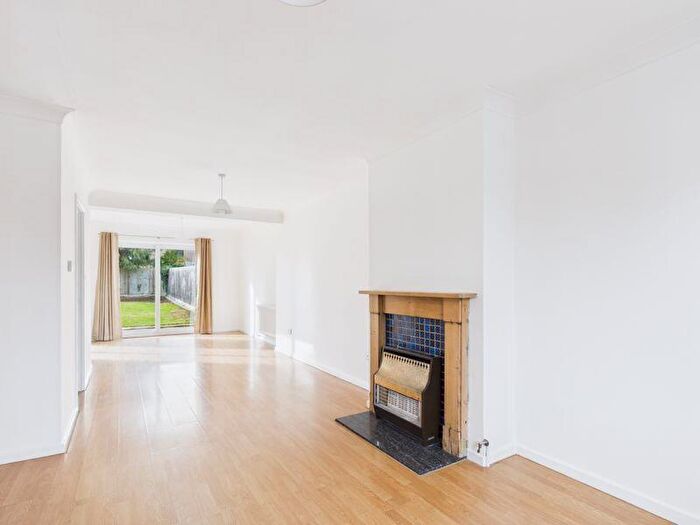 3 Bedroom Semi Detached House To Rent In Izaak Walton Way, Cambridge, CB4