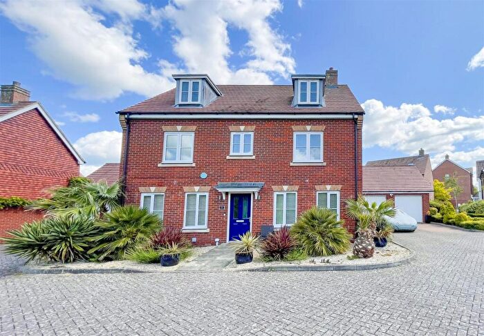 6 Bedroom Detached House To Rent In Solent Crescent, Hailsham, BN27