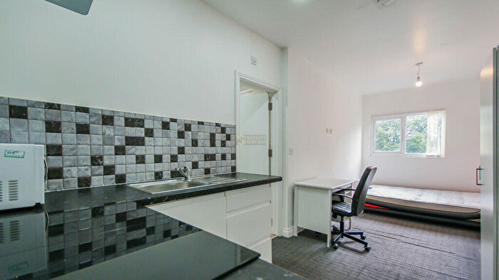 6 Bedroom Terraced House To Rent In Heeley Road, Selly Oak, Birmingham, B29