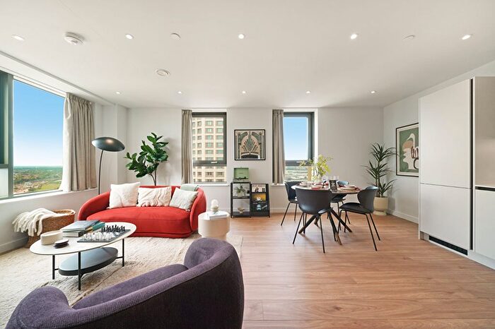 3 Bedroom Flat To Rent In Artisan Point, Victoria Road, W3