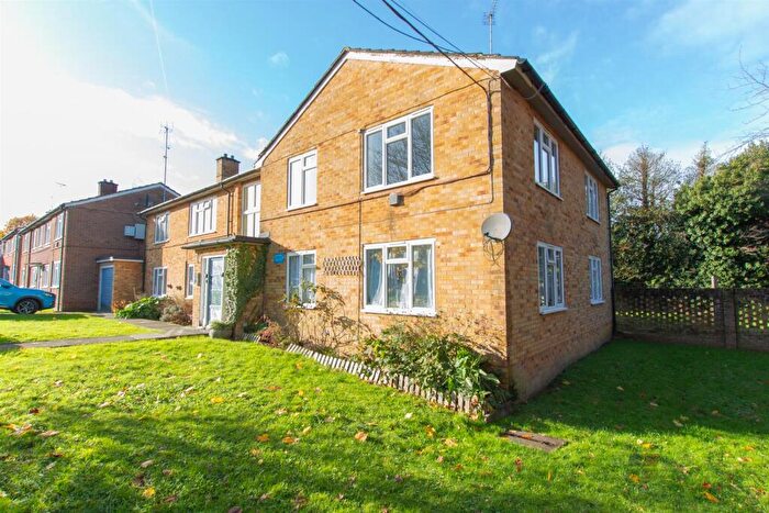 2 Bedroom Flat To Rent In Little Bentswood Close, Haywards Heath, RH16