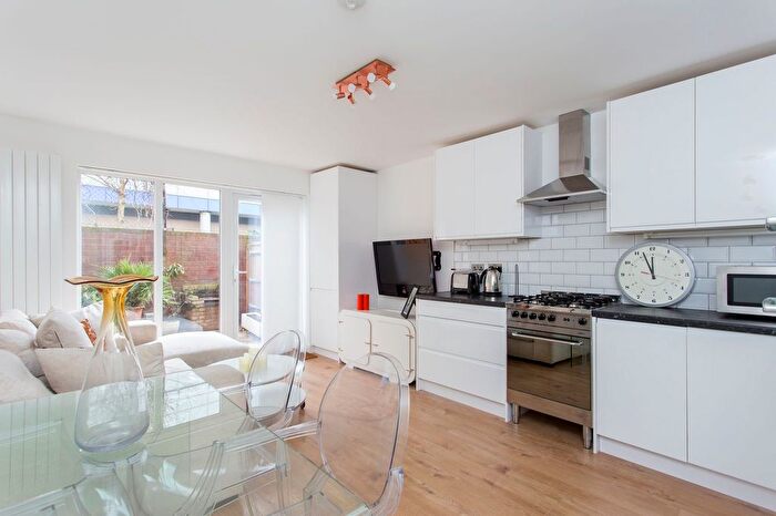 4 Bedroom Terraced House For Sale In Burnett Close, London, E9