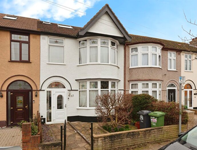 5 Bedroom Terraced House For Sale In Hurstbourne Gardens, Barking, IG11
