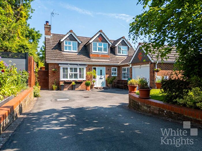 4 Bedroom Detached House For Sale In Reading Road, Woodley, Reading, Berkshire, RG5