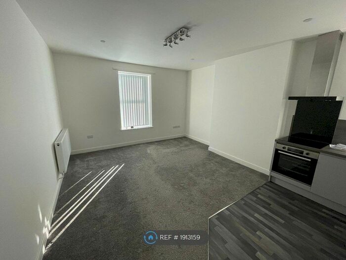 2 Bedroom Flat To Rent In Rhiw Bank Avenue, Colwyn Bay, LL29